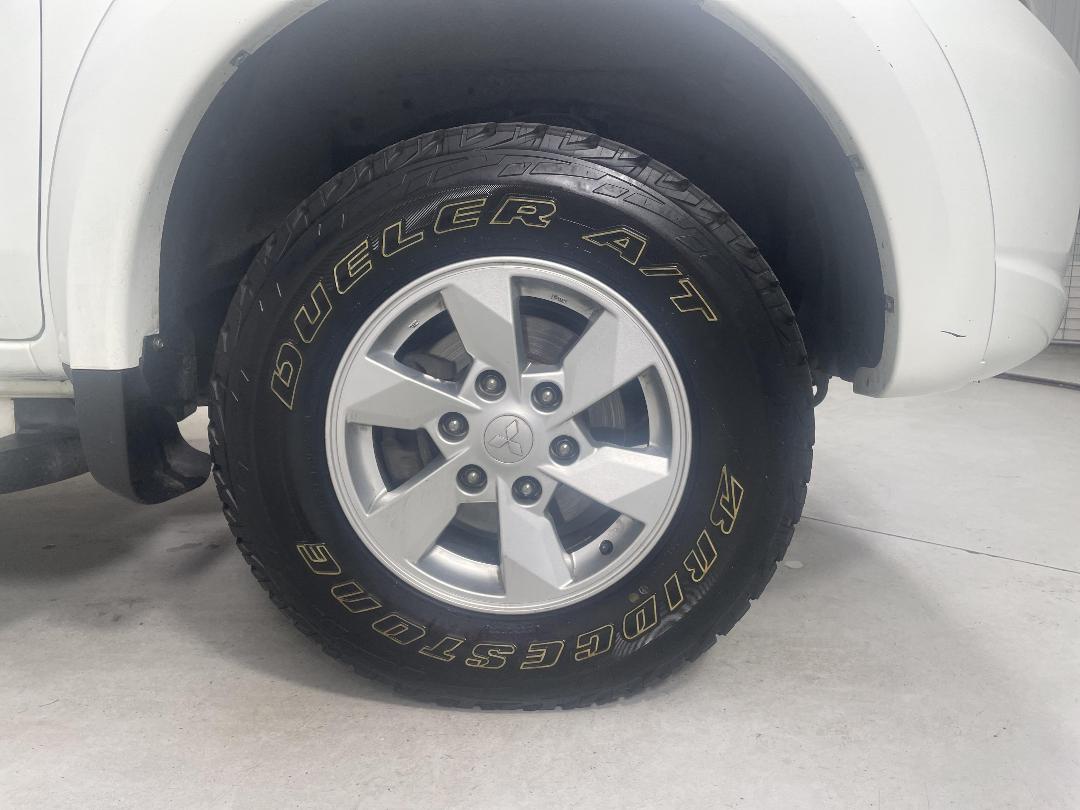 Photo '9' of Mitsubishi Triton