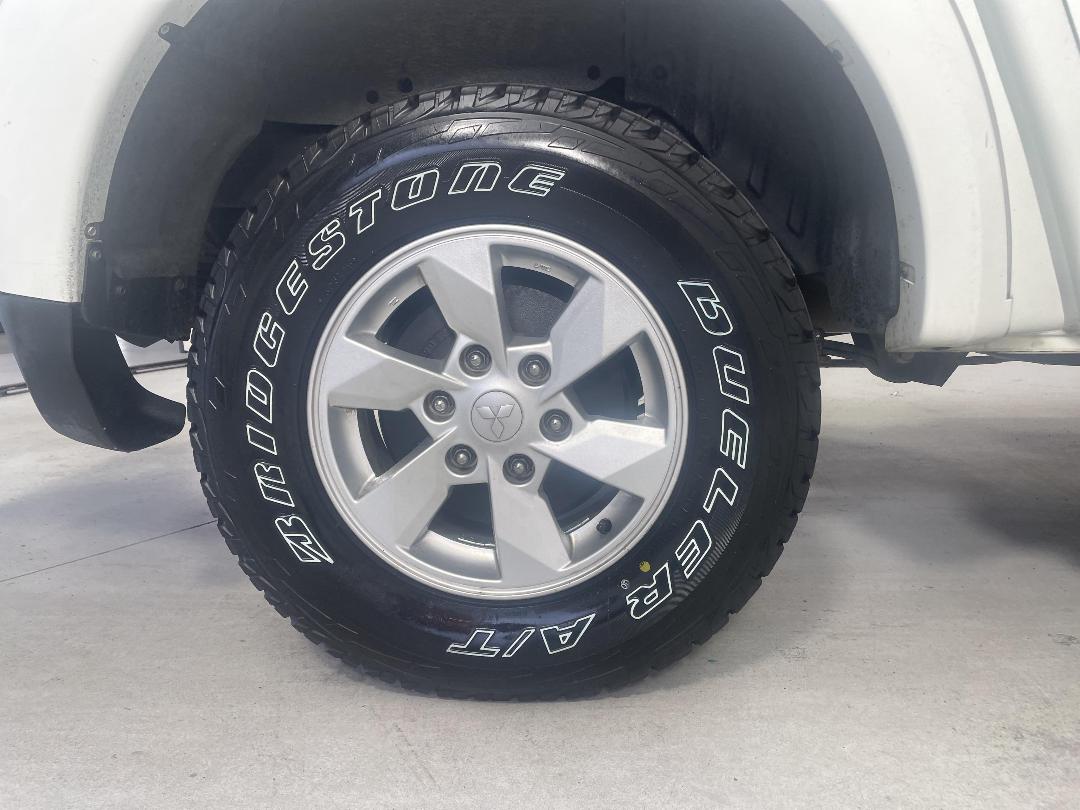 Photo '12' of Mitsubishi Triton