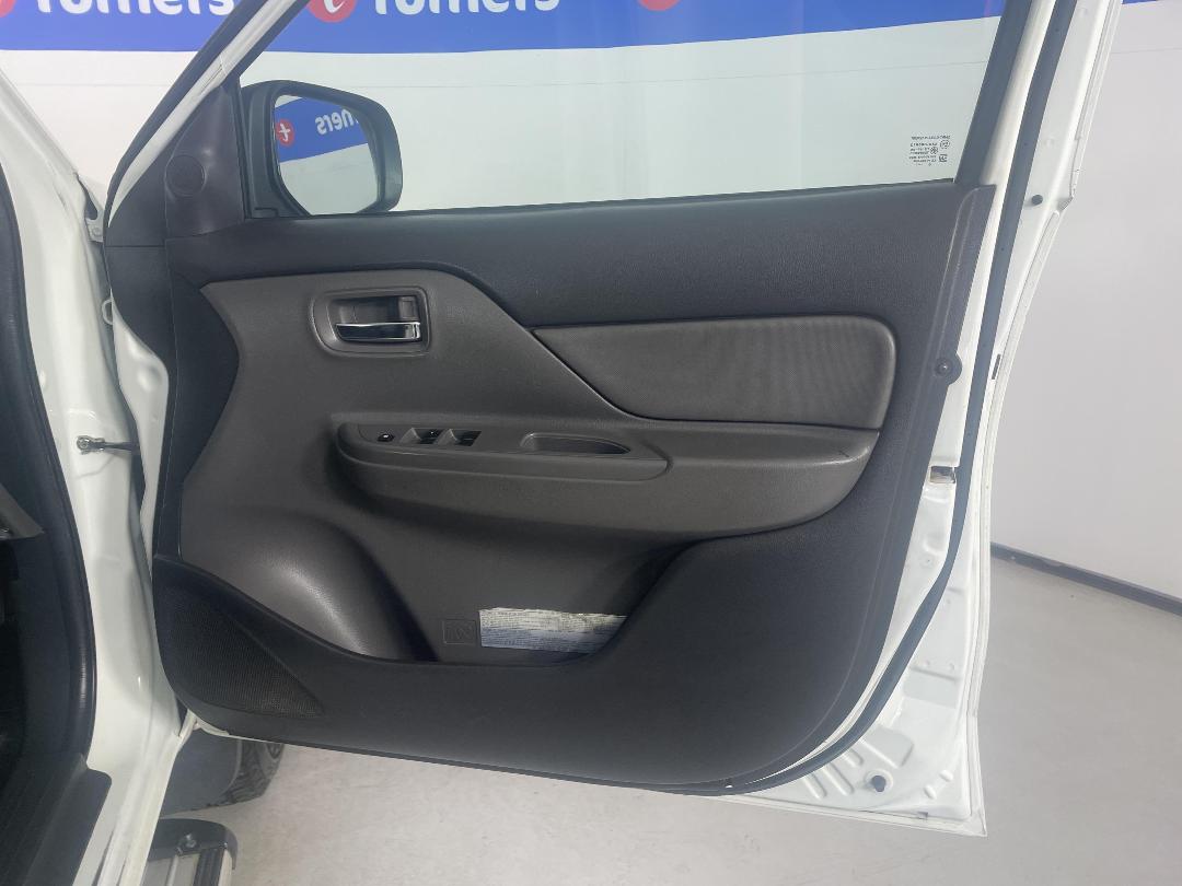 Photo '15' of Mitsubishi Triton