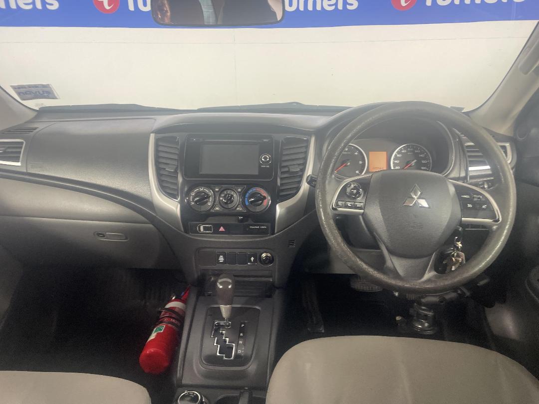 Photo '17' of Mitsubishi Triton