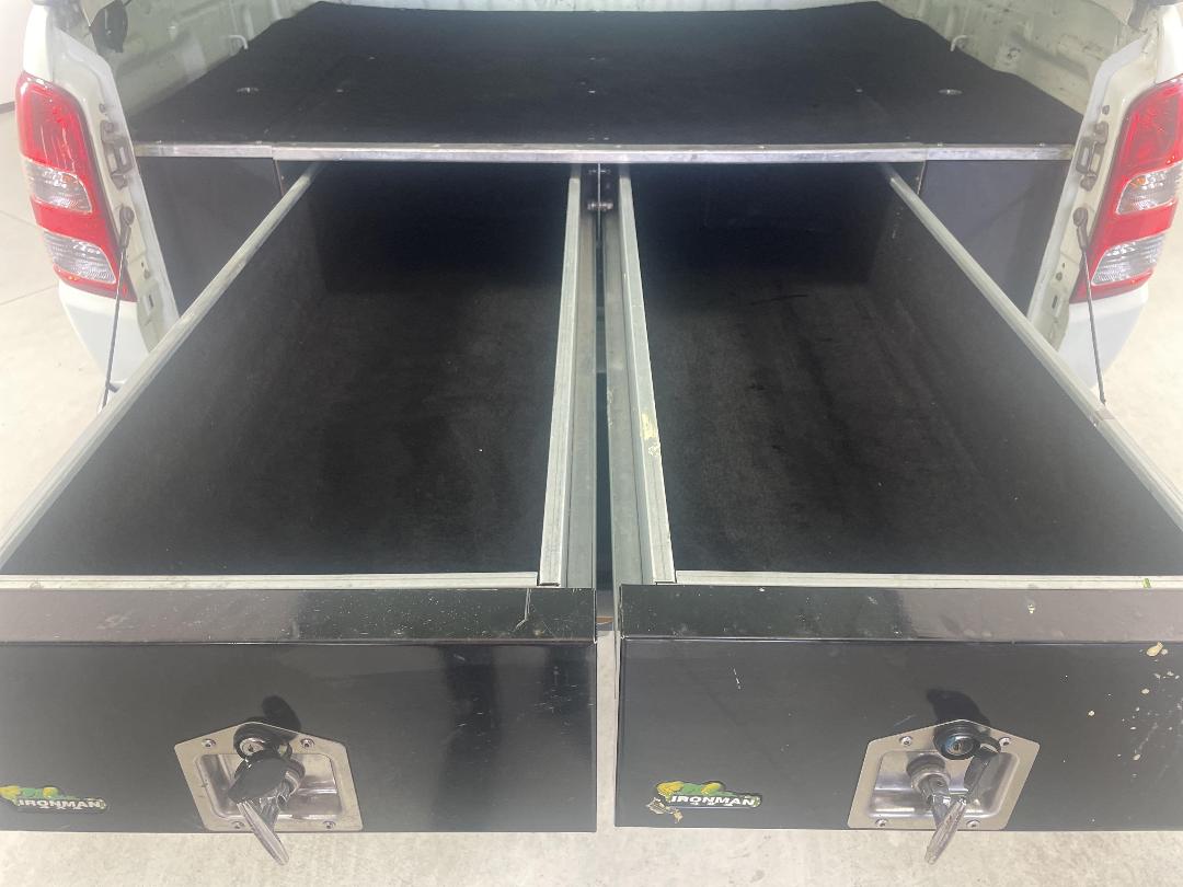 Photo '23' of Mitsubishi Triton