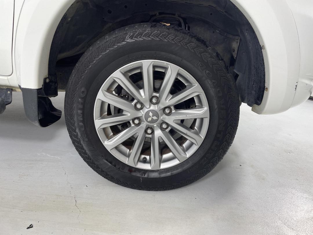 Photo '9' of Mitsubishi Triton