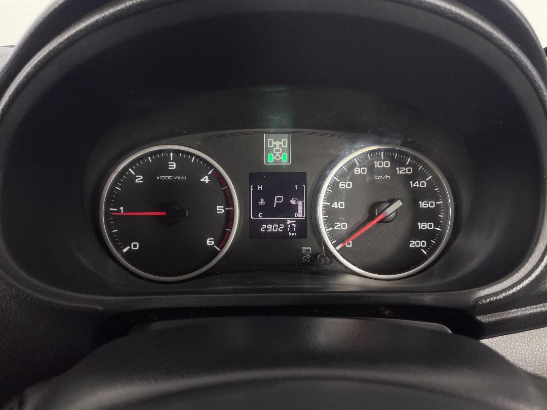 Photo '21' of Mitsubishi Triton