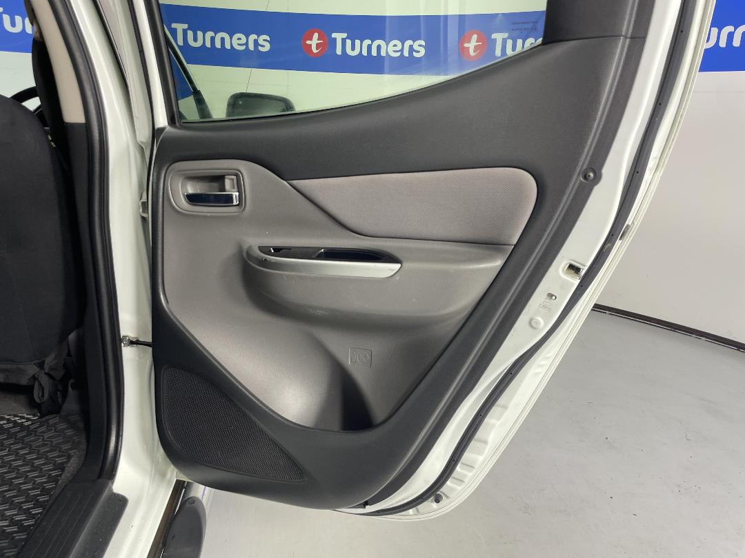 Photo '19' of Mitsubishi Triton