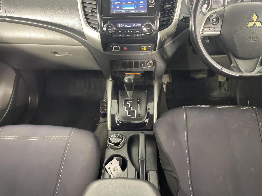 Photo '18' of Mitsubishi Triton