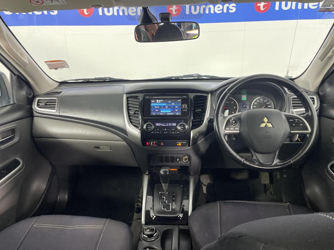 Photo '17' of Mitsubishi Triton