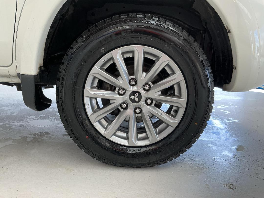 Photo '9' of Mitsubishi Triton