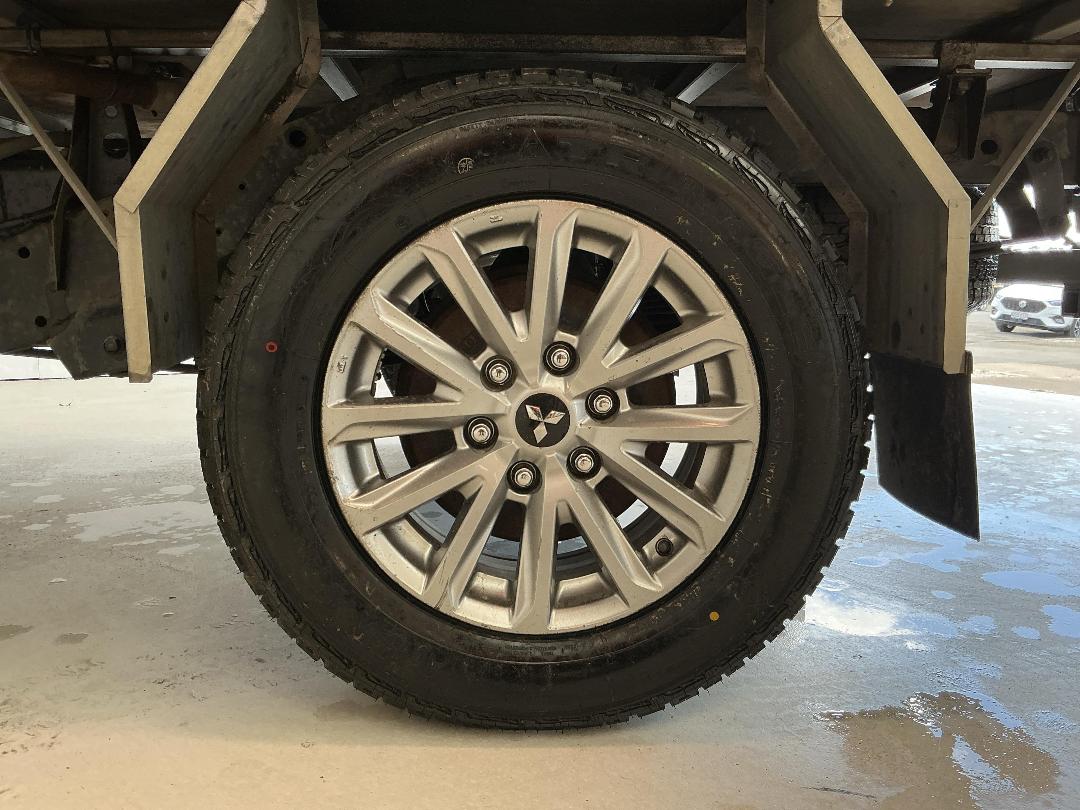 Photo '11' of Mitsubishi Triton