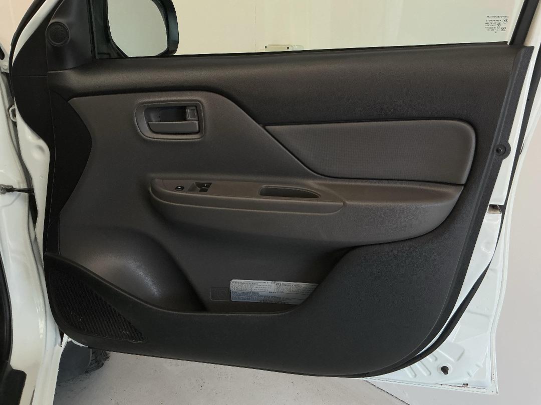 Photo '15' of Mitsubishi Triton