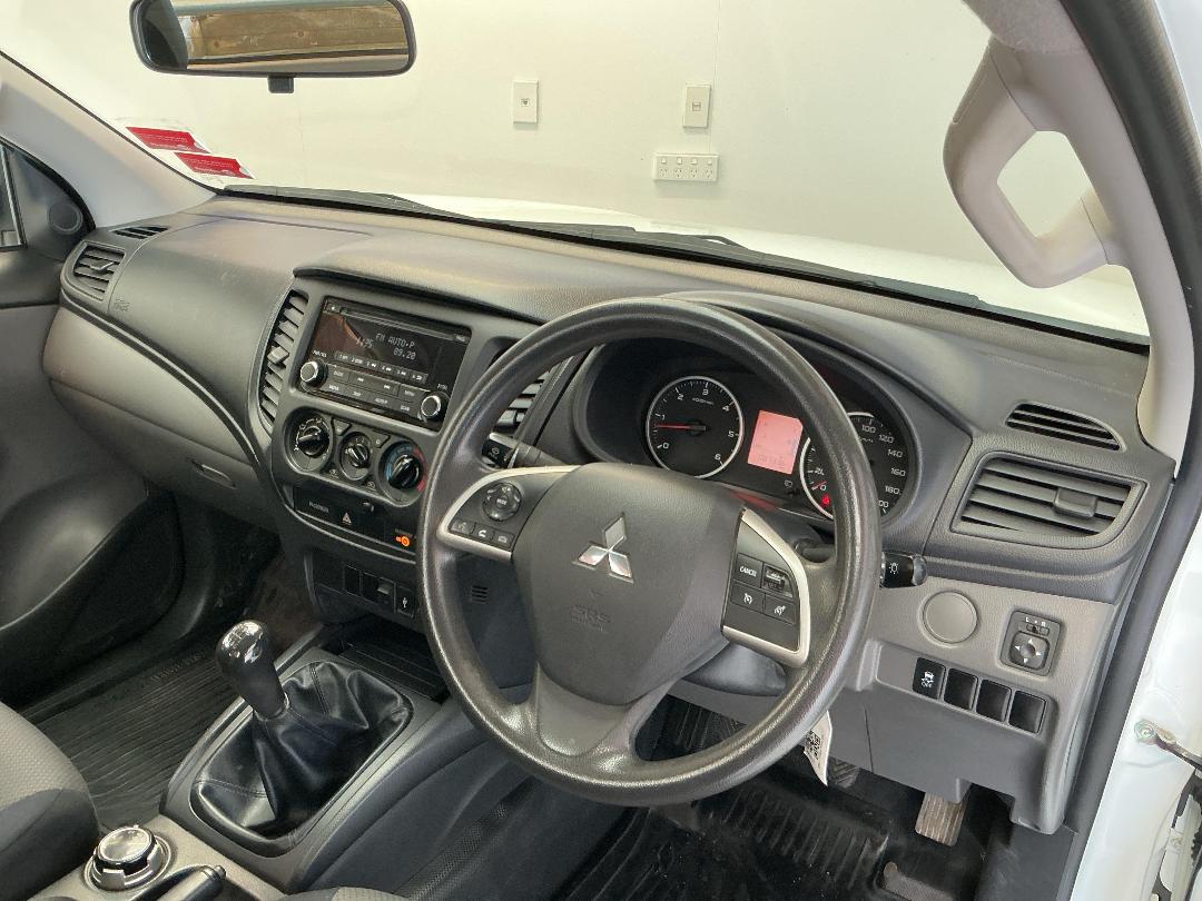 Photo '17' of Mitsubishi Triton