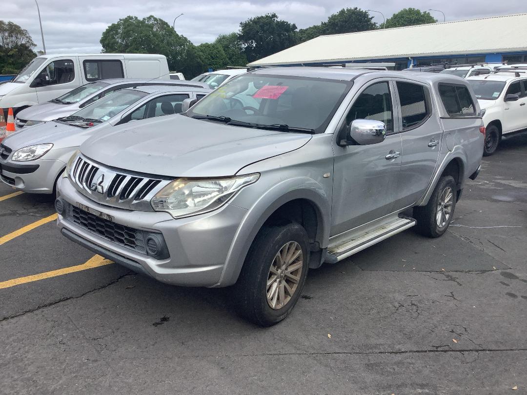 Photo '2' of Mitsubishi Triton D/CAB Glxr Photo '2' of Mitsubishi Triton D/CAB Glxr