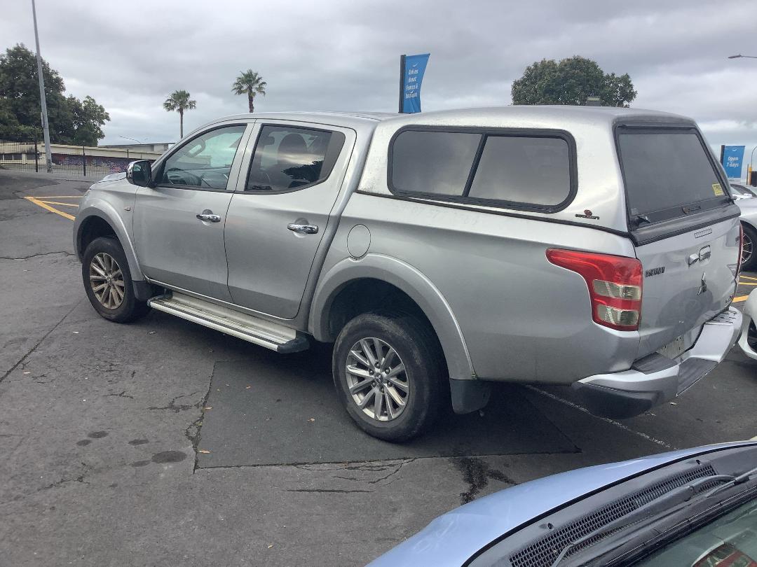 Photo '3' of Mitsubishi Triton D/CAB Glxr Photo '3' of Mitsubishi Triton D/CAB Glxr