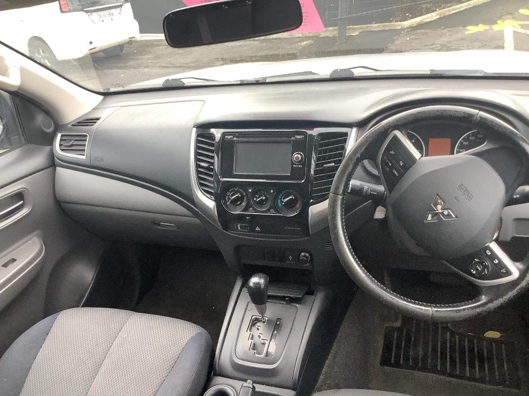 Photo '7' of Mitsubishi Triton D/CAB Glxr Photo '7' of Mitsubishi Triton D/CAB Glxr