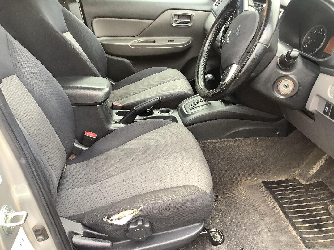 Photo '8' of Mitsubishi Triton D/CAB Glxr Photo '8' of Mitsubishi Triton D/CAB Glxr