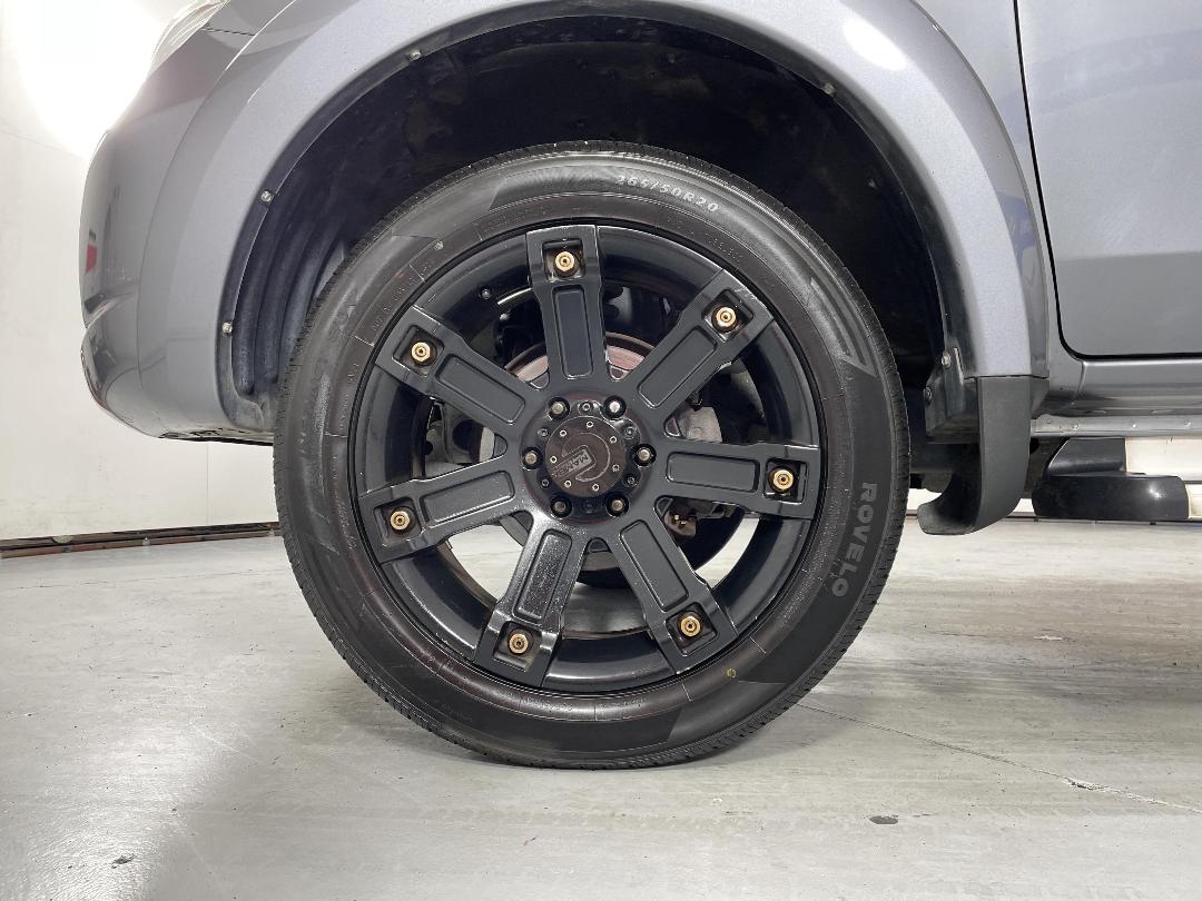 Photo '10' of Mitsubishi Triton