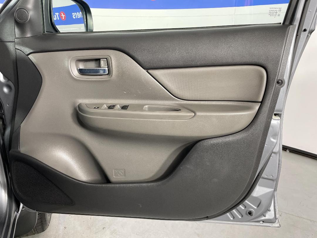 Photo '15' of Mitsubishi Triton