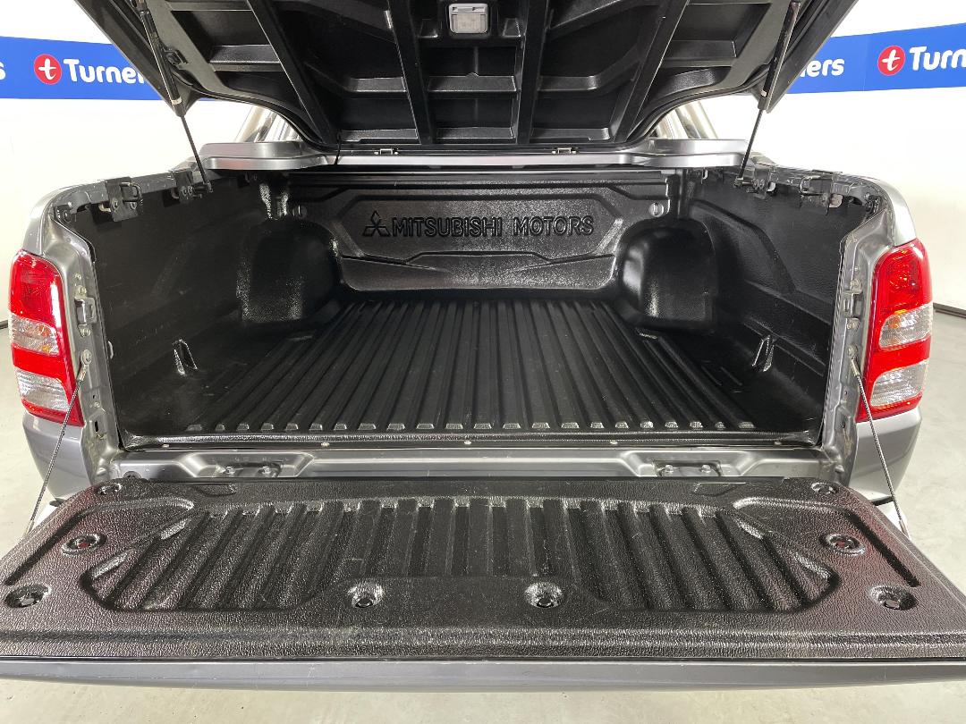 Photo '14' of Mitsubishi Triton