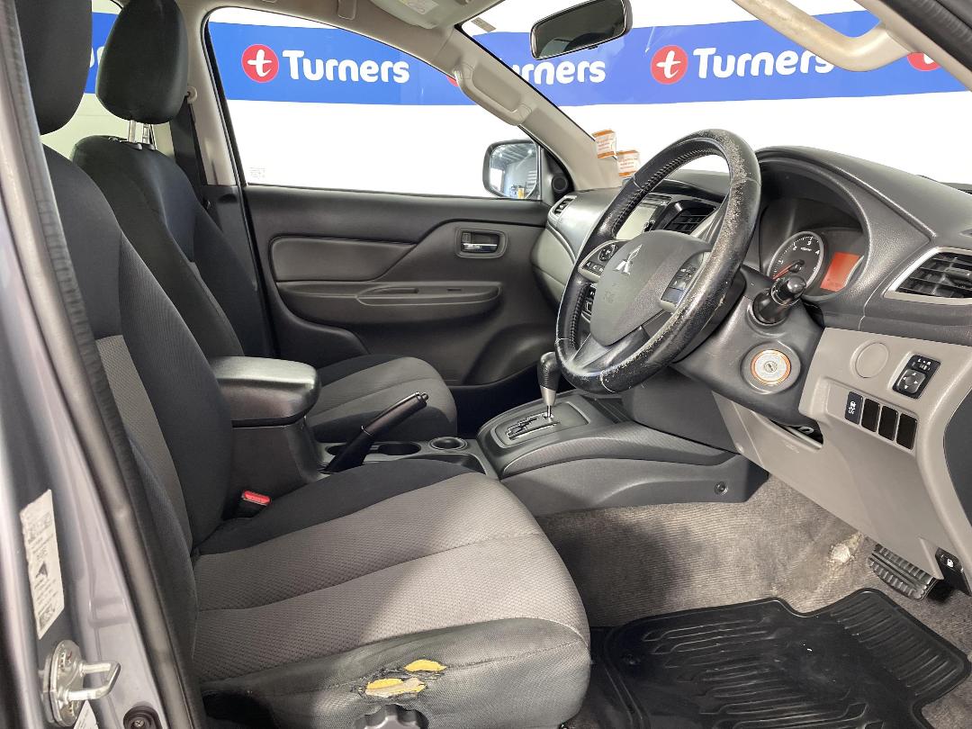 Photo '16' of Mitsubishi Triton