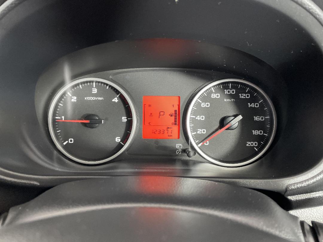 Photo '21' of Mitsubishi Triton