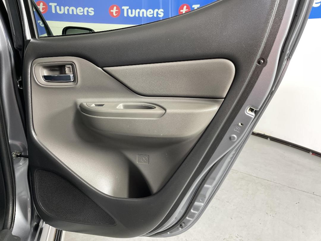 Photo '19' of Mitsubishi Triton