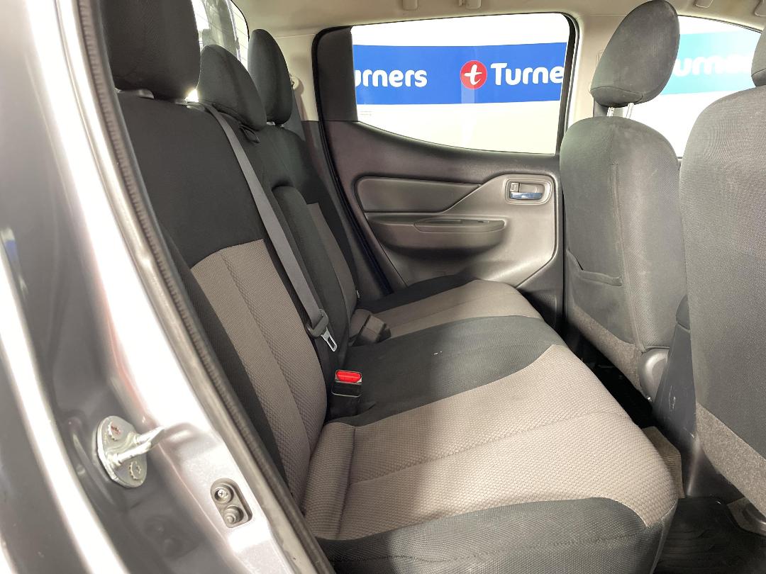 Photo '20' of Mitsubishi Triton