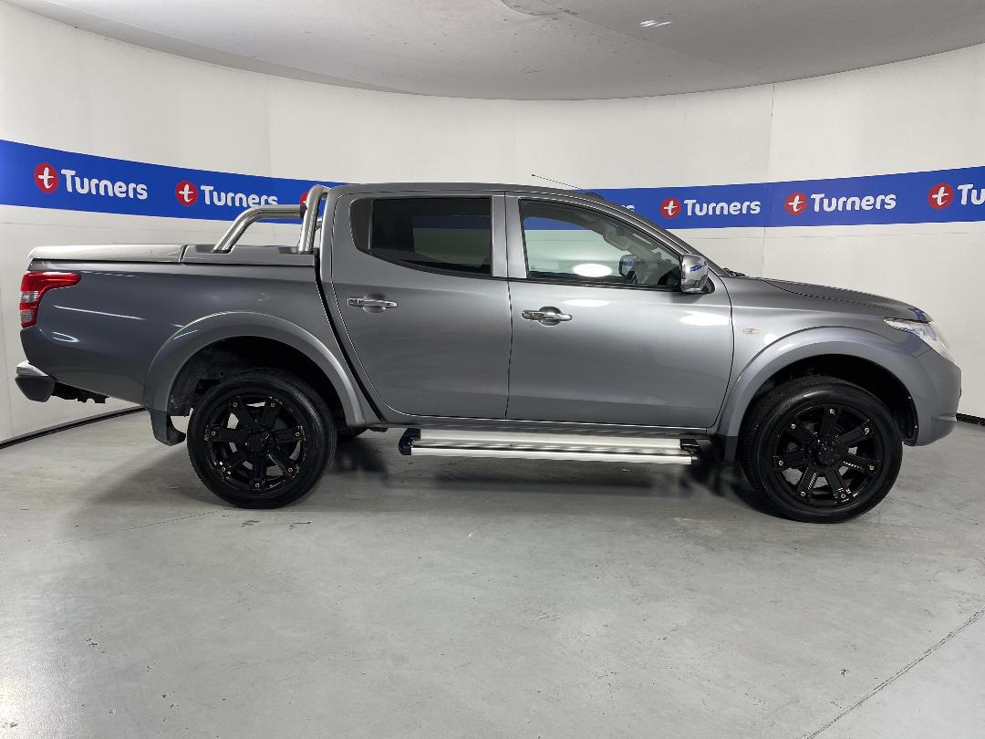 Photo '23' of Mitsubishi Triton