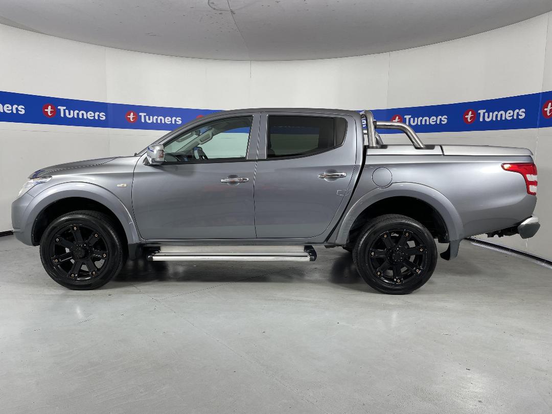 Photo '24' of Mitsubishi Triton