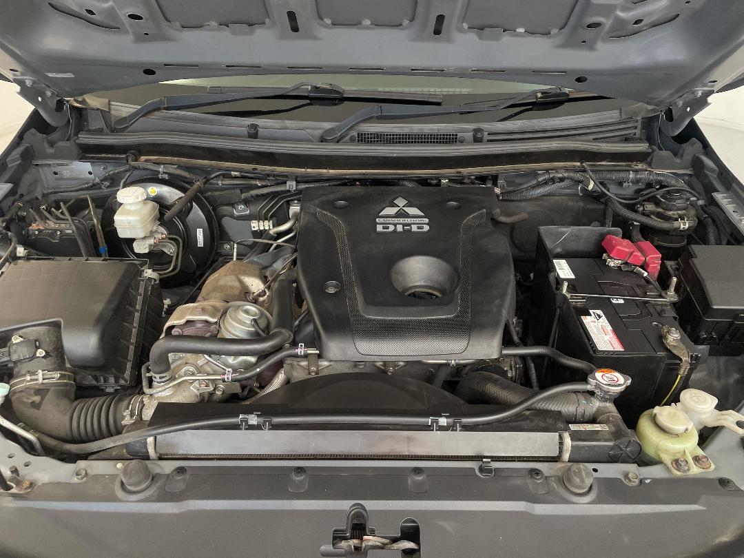 Photo '13' of Mitsubishi Triton