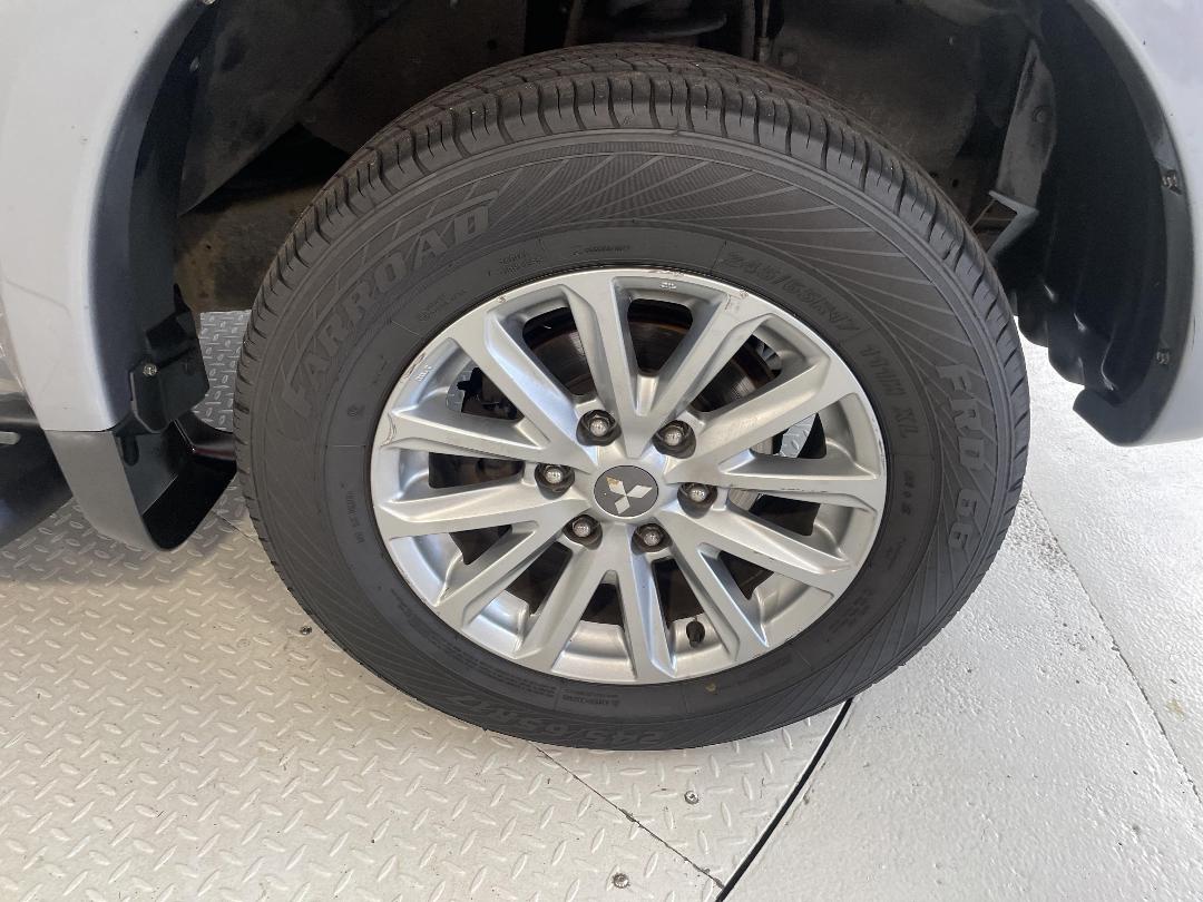 Photo '9' of Mitsubishi Triton