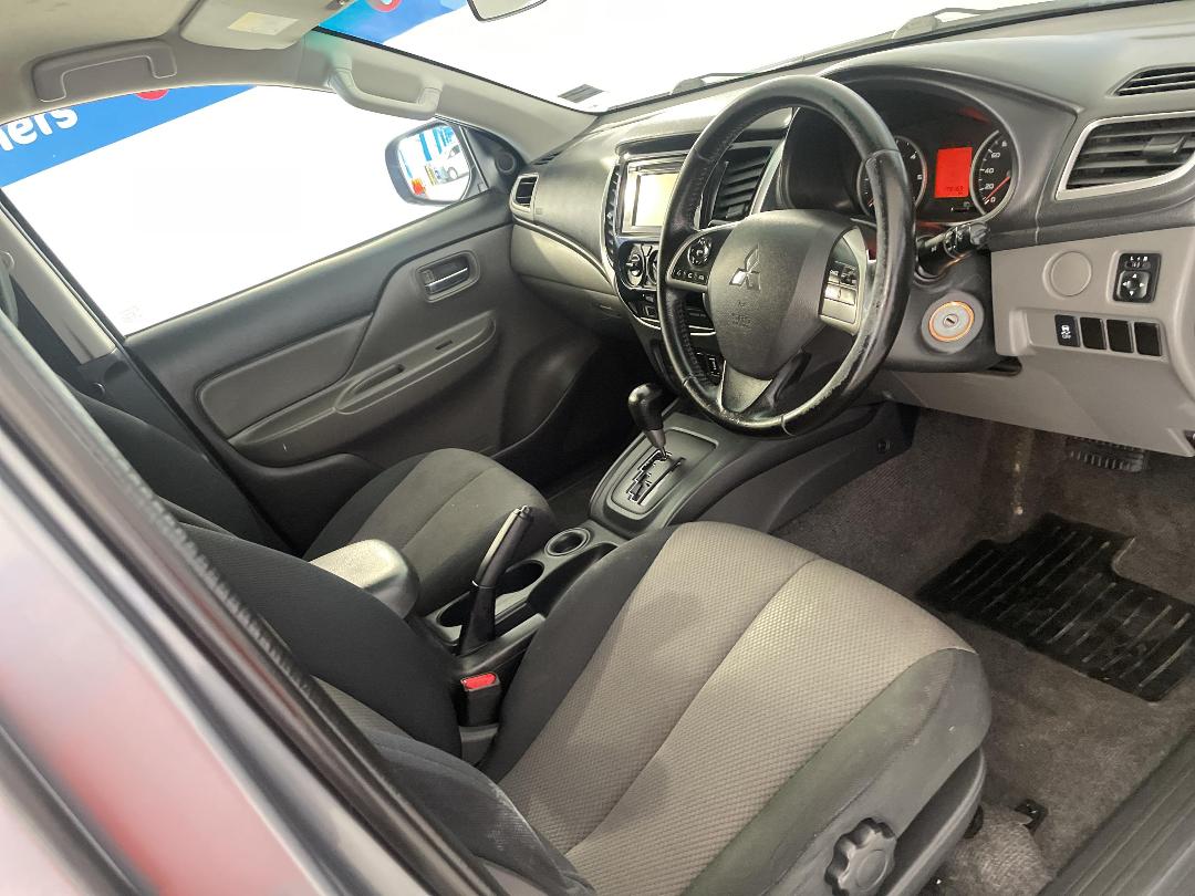 Photo '16' of Mitsubishi Triton