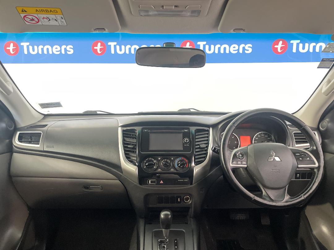 Photo '17' of Mitsubishi Triton