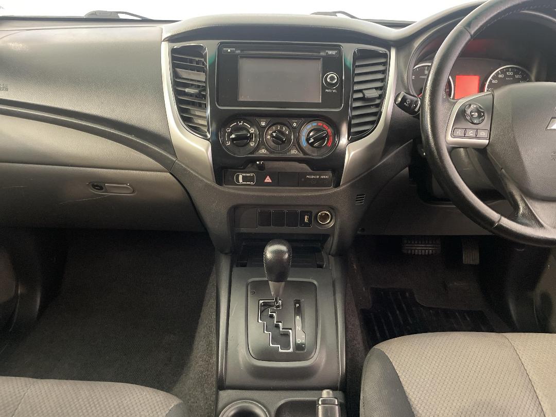 Photo '18' of Mitsubishi Triton