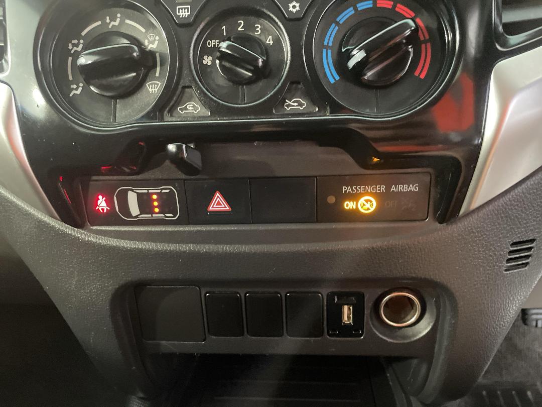 Photo '29' of Mitsubishi Triton