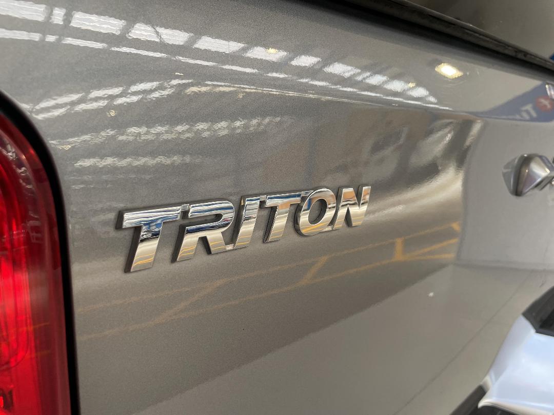 Photo '33' of Mitsubishi Triton