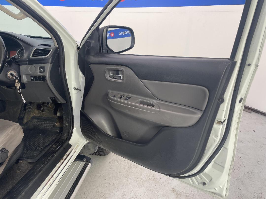 Photo '15' of Mitsubishi Triton Photo '15' of Mitsubishi Triton