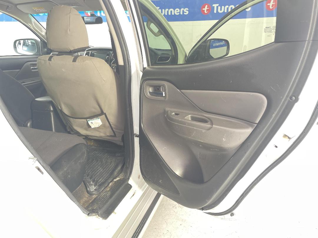 Photo '19' of Mitsubishi Triton Photo '19' of Mitsubishi Triton