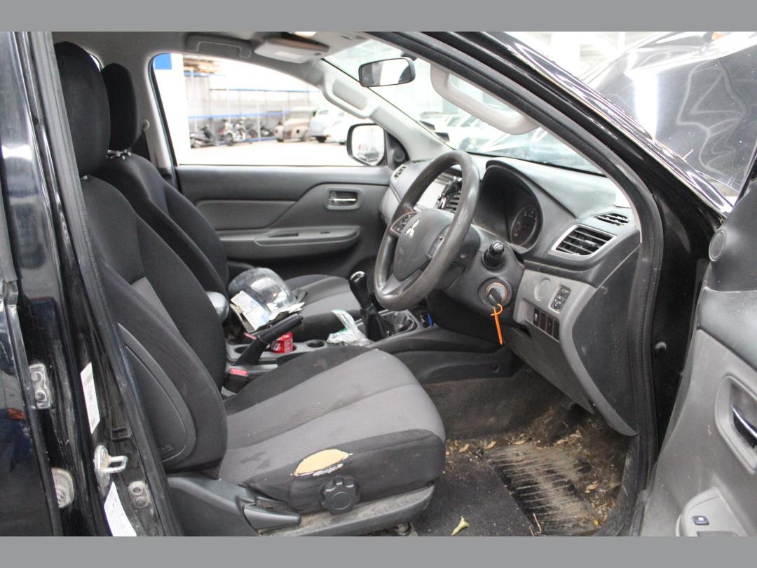 Photo '17' of Mitsubishi Triton D/CAB Glxr Photo '17' of Mitsubishi Triton D/CAB Glxr