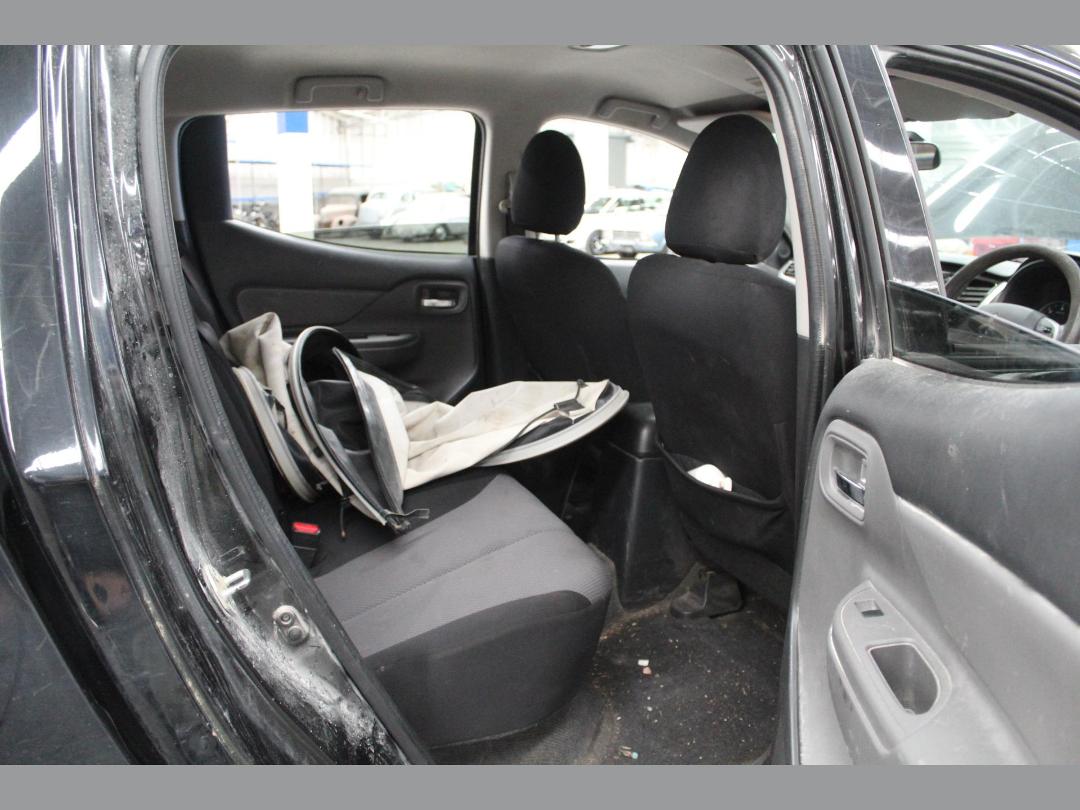 Photo '18' of Mitsubishi Triton D/CAB Glxr Photo '18' of Mitsubishi Triton D/CAB Glxr