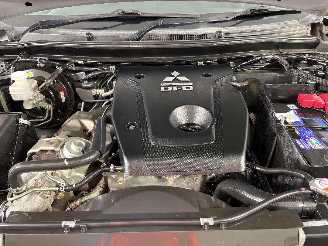 Photo '13' of Mitsubishi Triton