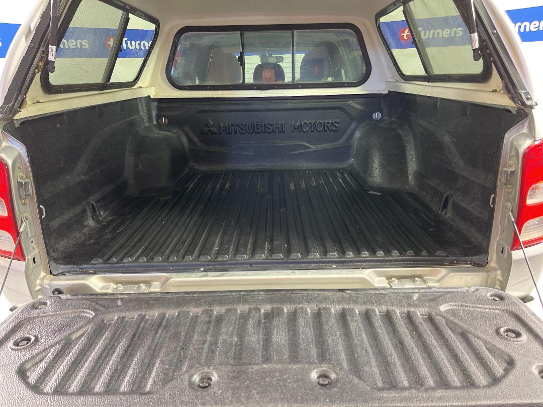 Photo '14' of Mitsubishi Triton