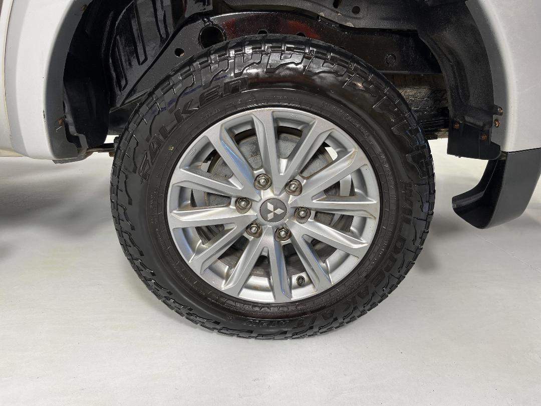 Photo '11' of Mitsubishi Triton