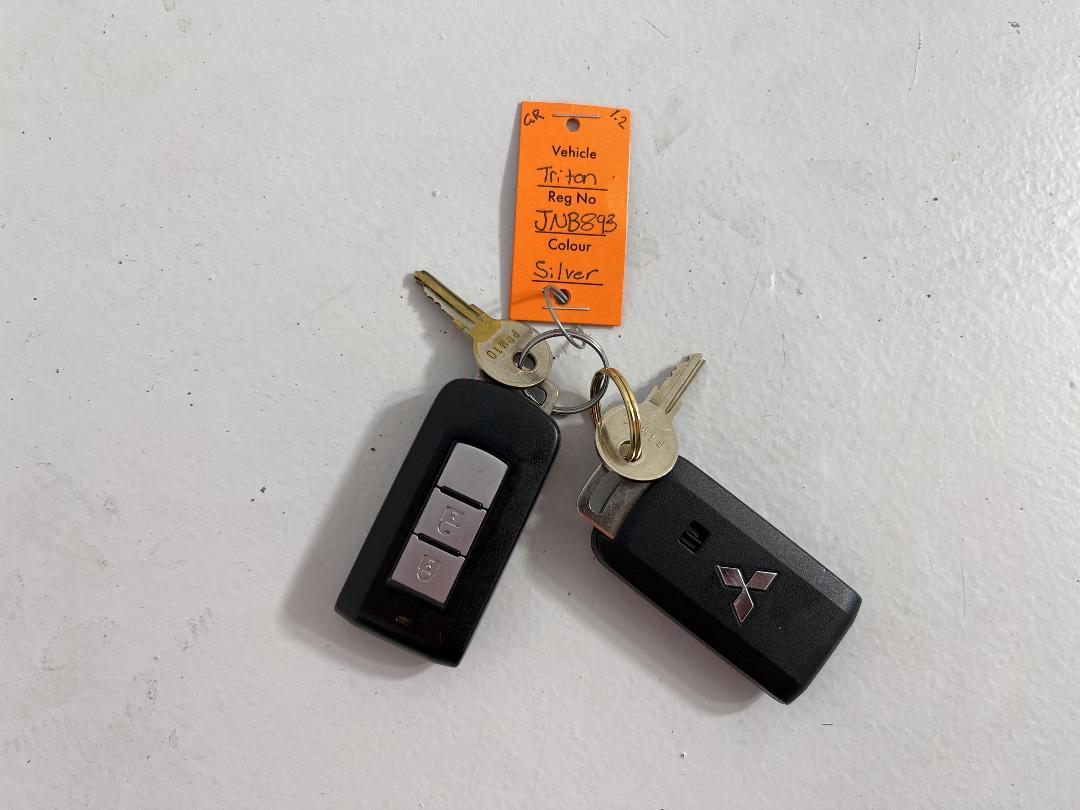 Photo '22' of Mitsubishi Triton