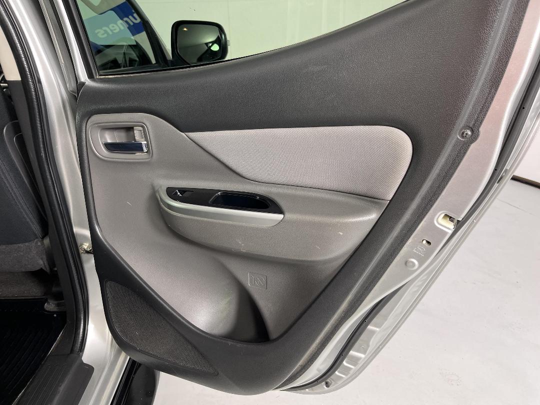 Photo '19' of Mitsubishi Triton