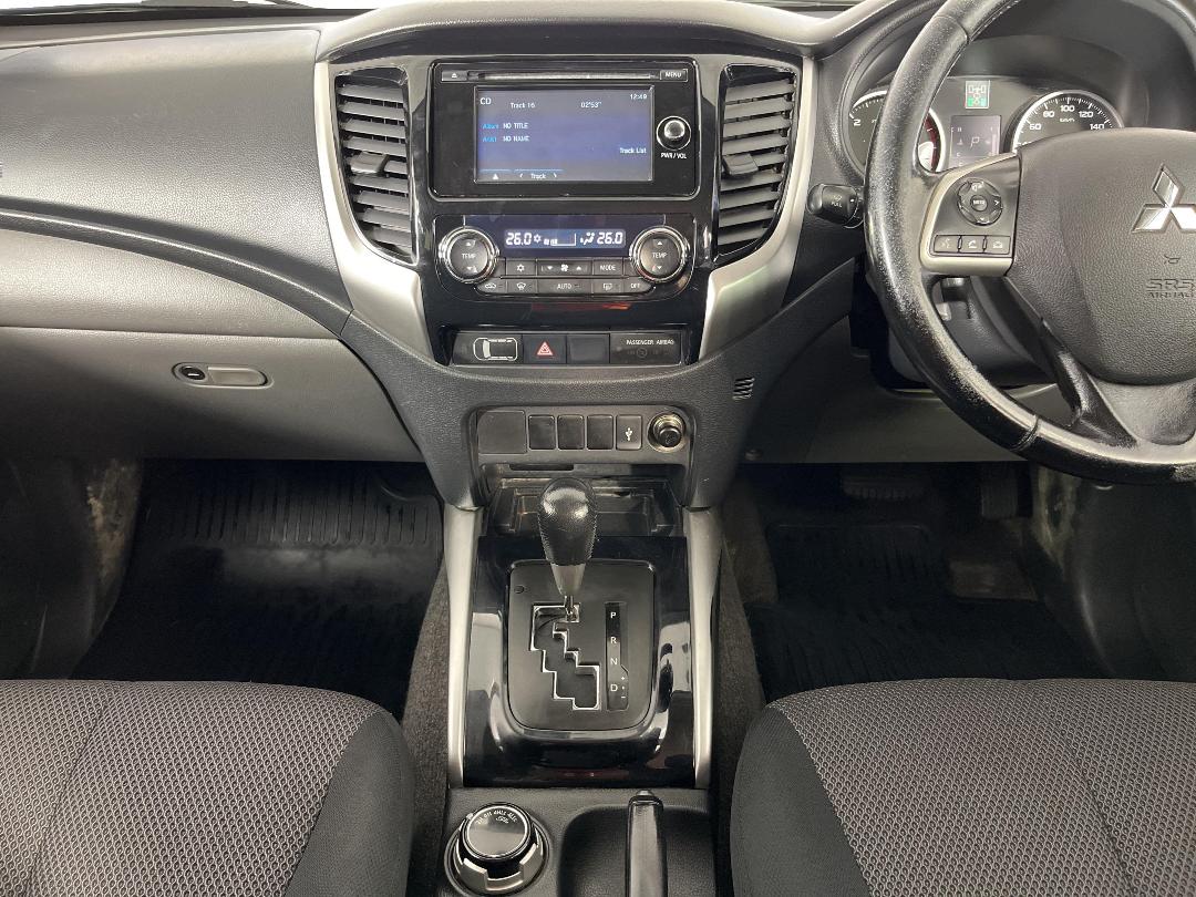 Photo '18' of Mitsubishi Triton