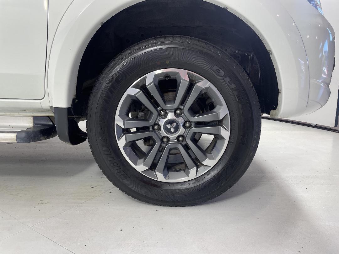 Photo '9' of Mitsubishi Triton