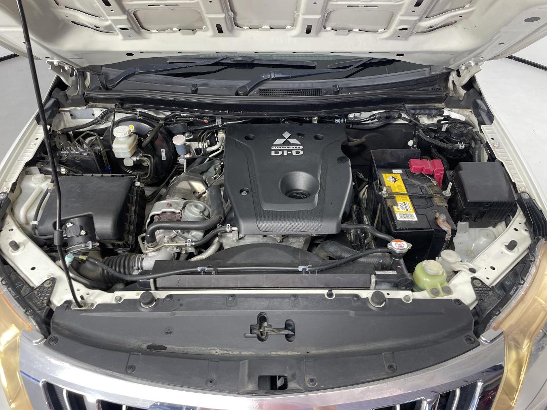 Photo '13' of Mitsubishi Triton