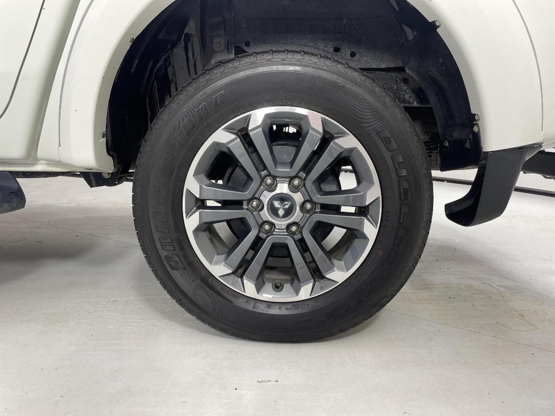 Photo '11' of Mitsubishi Triton