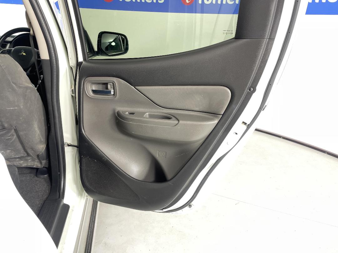 Photo '19' of Mitsubishi Triton