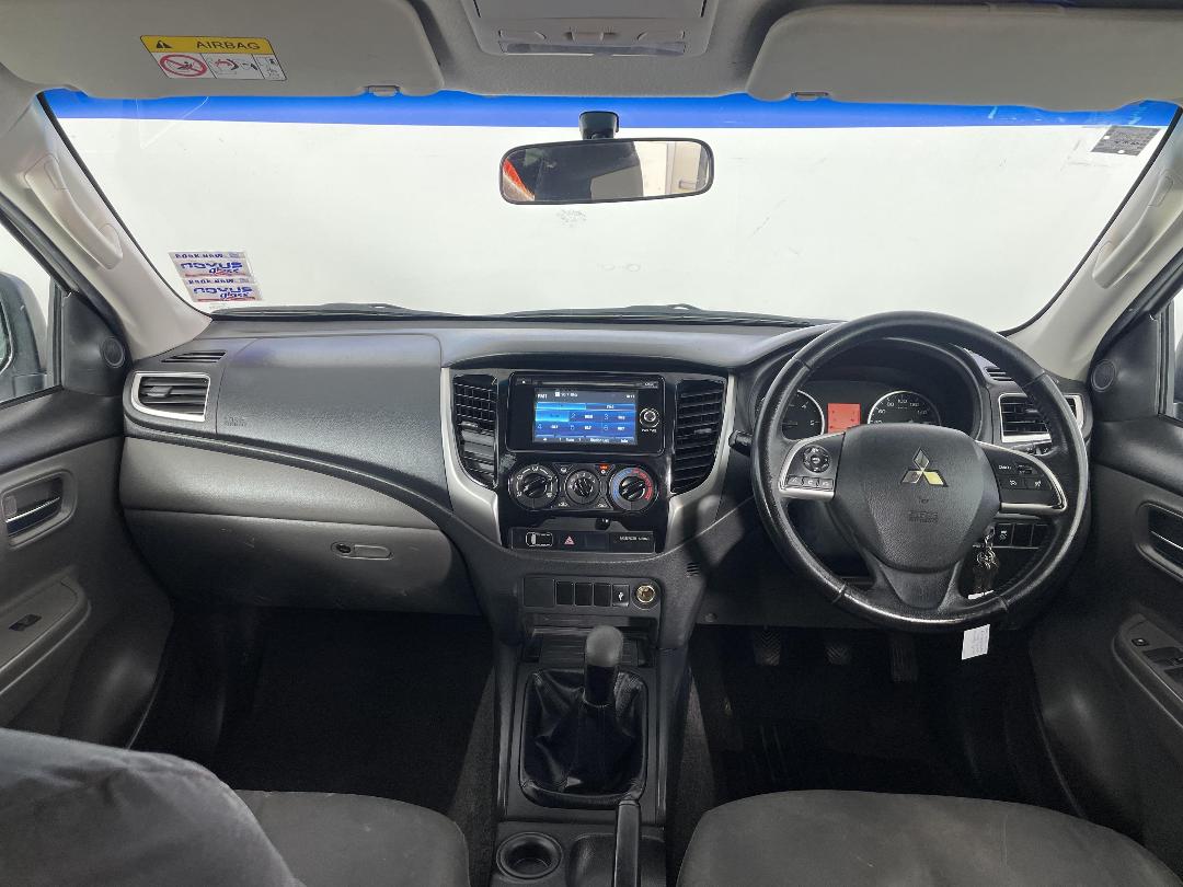 Photo '17' of Mitsubishi Triton