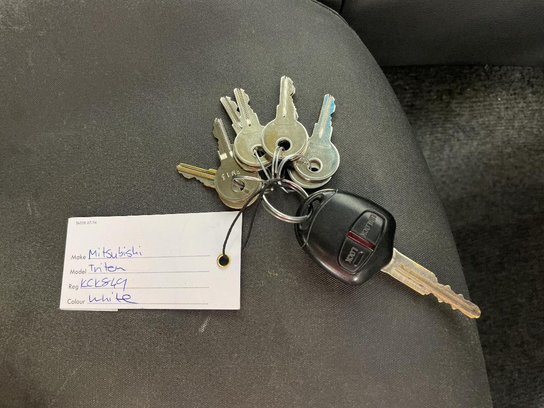 Photo '22' of Mitsubishi Triton